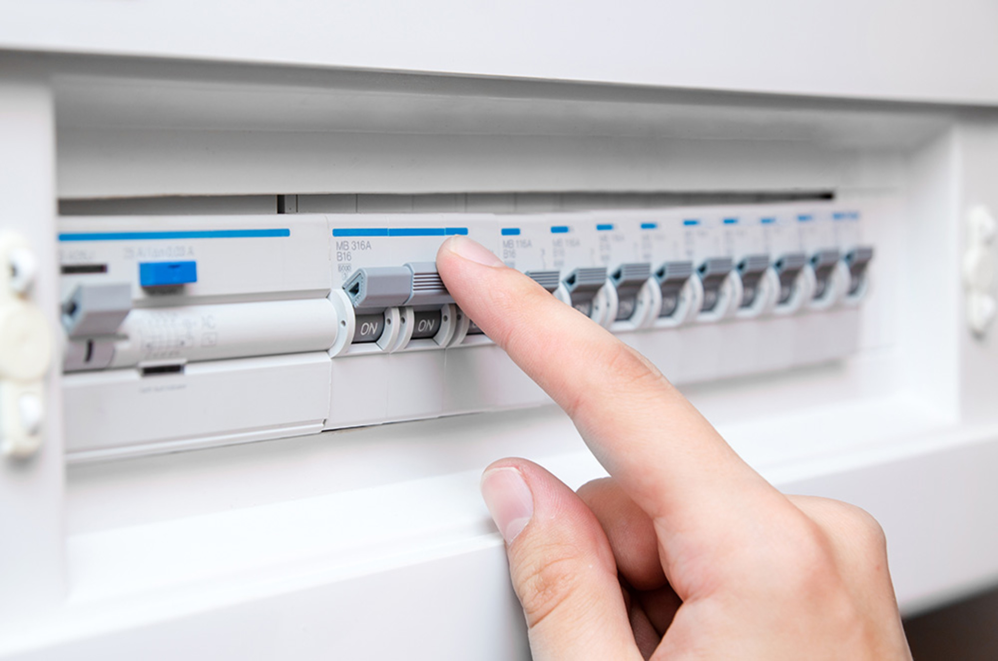 Schalt&shy;schrank&shy;bau bei IGS Elektrotechnik GmbH in Sulzemoos